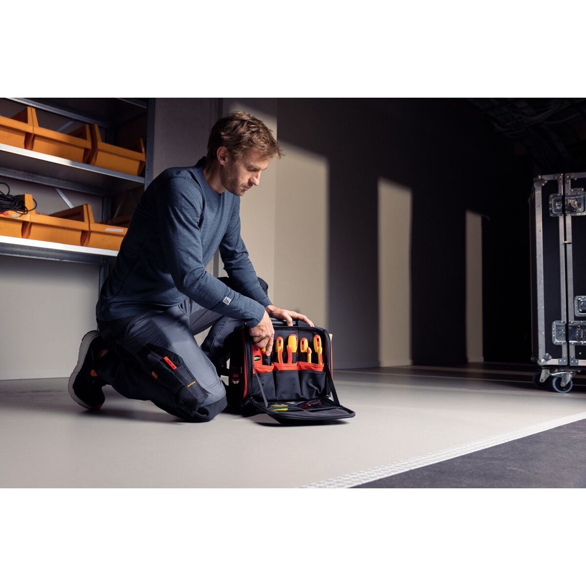 V5H03A27959255D7F6E5C84181CE3AA8225R6636962P8